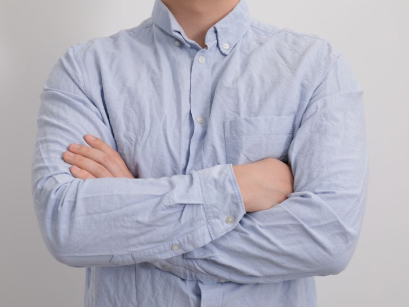 清潔感のない格好の男性